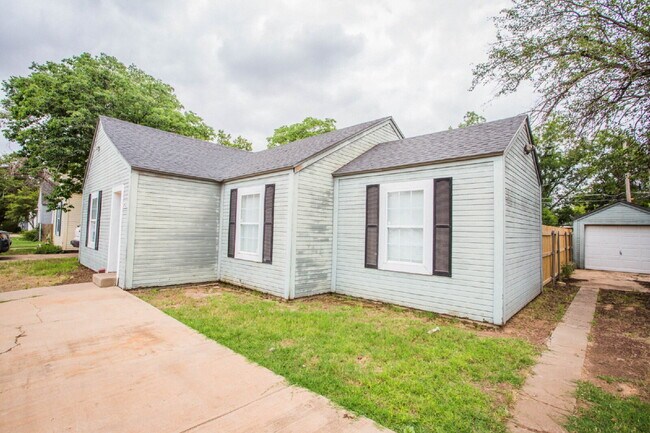 Building Photo - Move-In Ready! Stunning Home with Modern U...