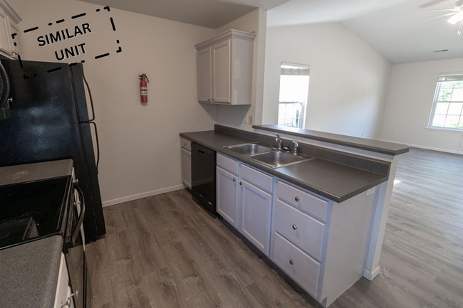 Building Photo - 3322 E St Charles Rd