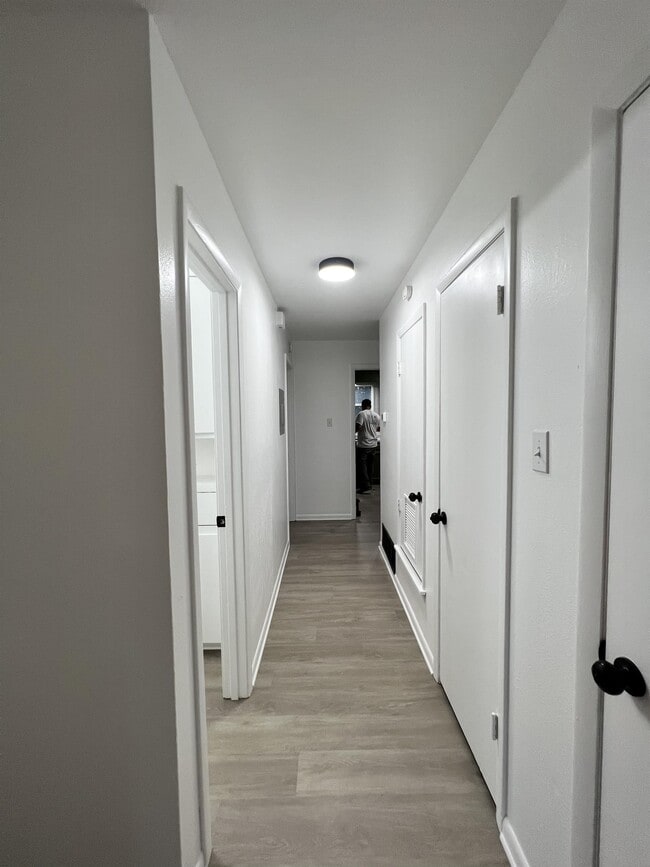 Building Photo - 1402 Missouri Ave