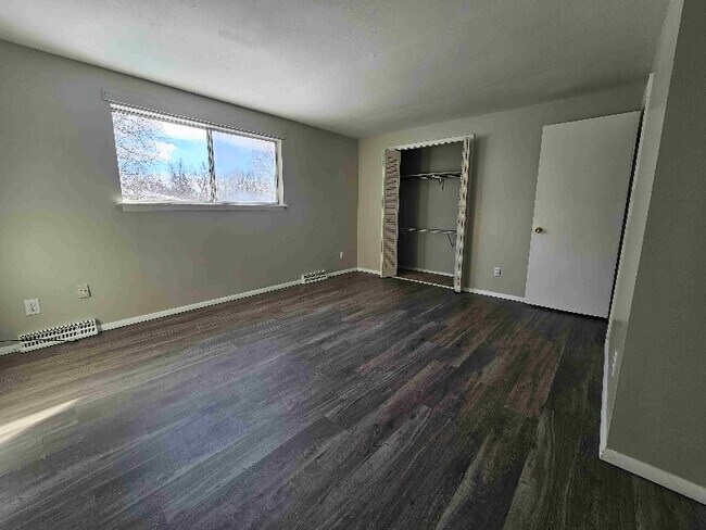 Building Photo - 610 1/2 Sunflower Dr