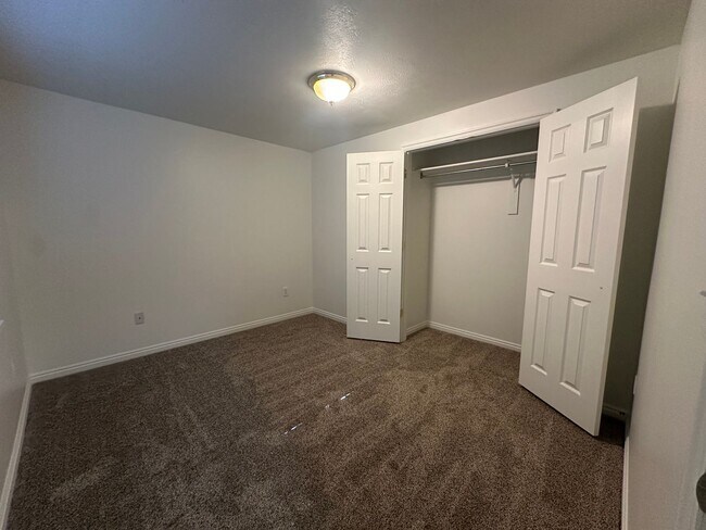 Building Photo - Freshly Painted, New Carpet Throughout - Home For Rent In Springville!!!