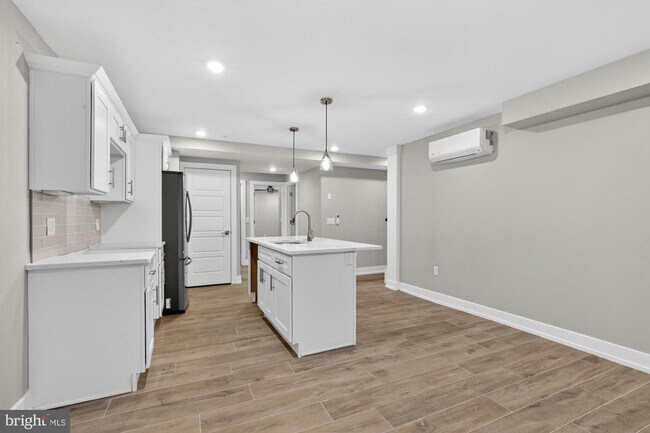 Building Photo - 2034 N Front St