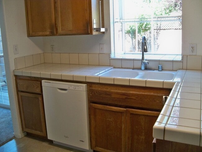 Building Photo - Two Story In East Modesto