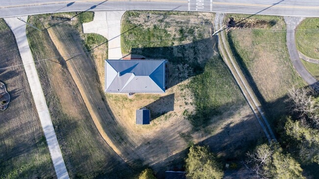 Building Photo - 313 Arrowood St SE