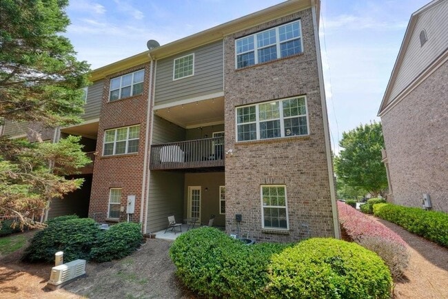 Building Photo - 3888 Fairhill Point