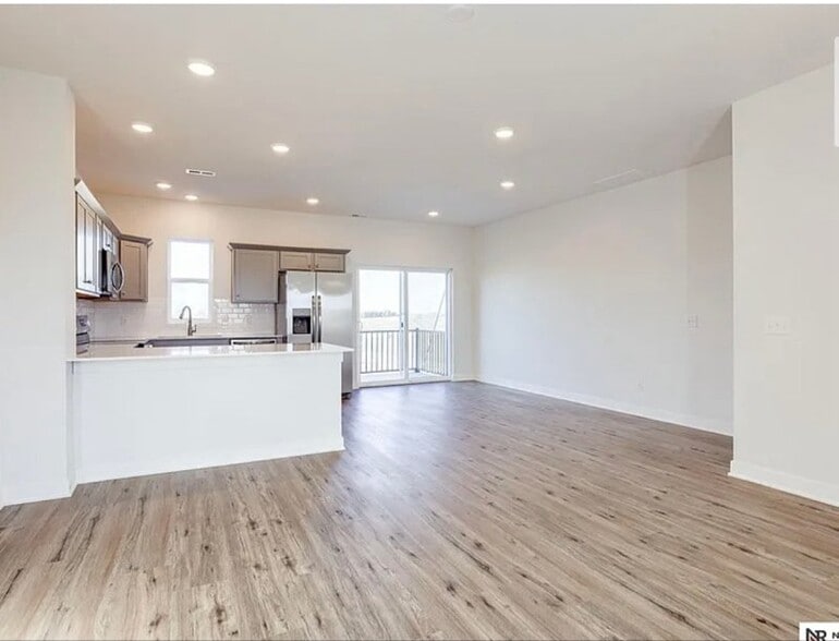 Building Photo - 4571 Leawood Ct