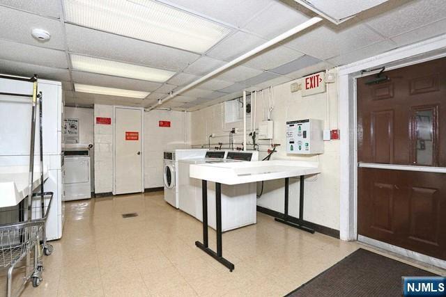 Building Photo - 2340 Linwood Ave