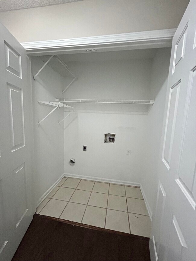 Building Photo - 1117 Dove Hollow Cir W
