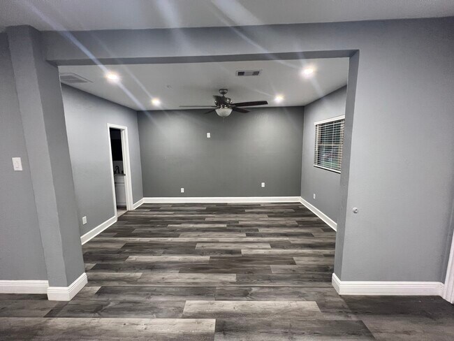Building Photo - 317 Parkwood Dr