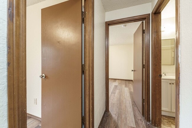 Building Photo - 2 Bedroom 2 Bath with single car garage