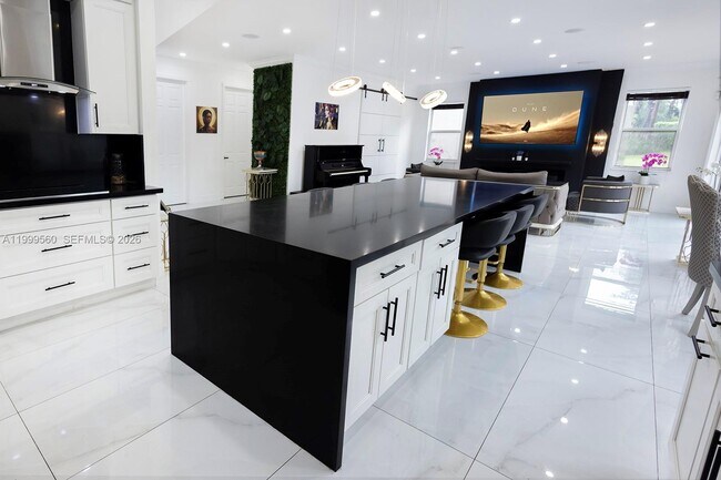 Building Photo - 4860 SW 161st Ln