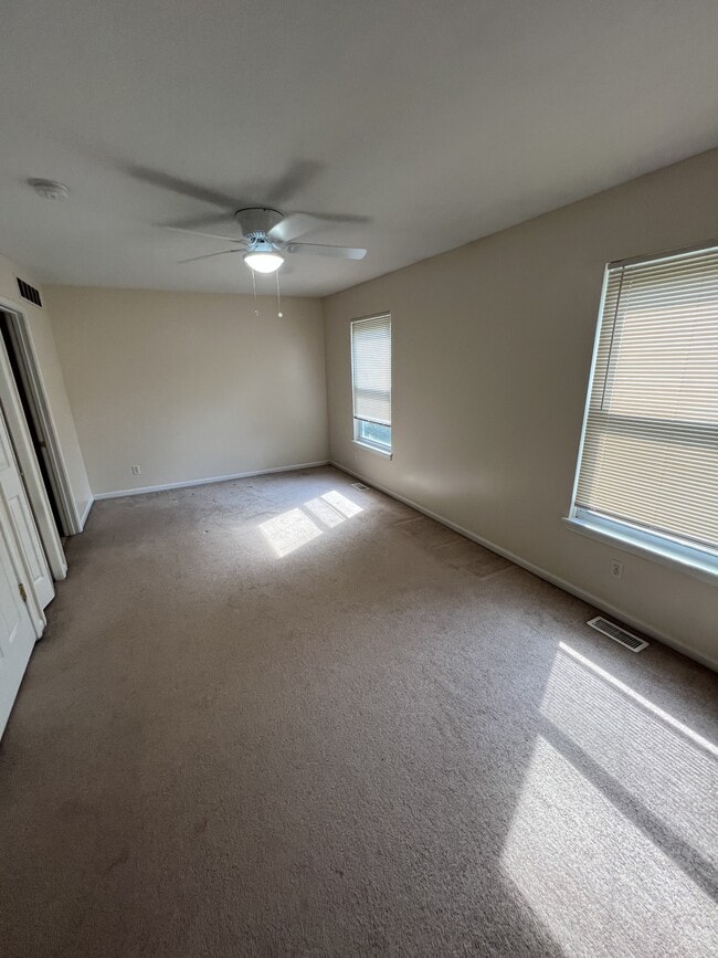 Building Photo - 633 Renker Rd