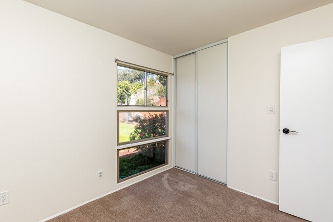 Building Photo - ** AMAZING ALLIED GARDENS 3/2 HOME 2 CAR G...