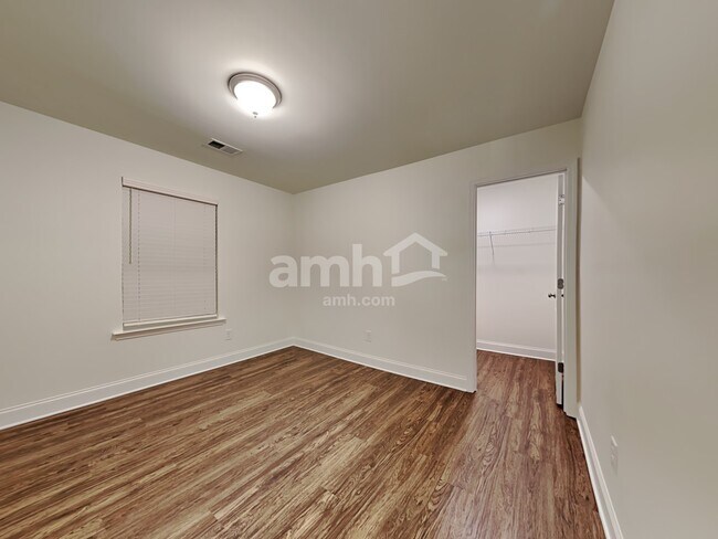 Building Photo - 5045 Hudson Vly Dr