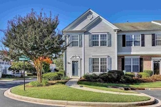 Building Photo - 3 Bedroom Townhome off Pelham Road