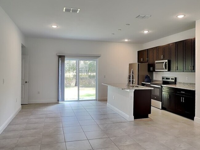 Building Photo - 8809 N Sandree Dr