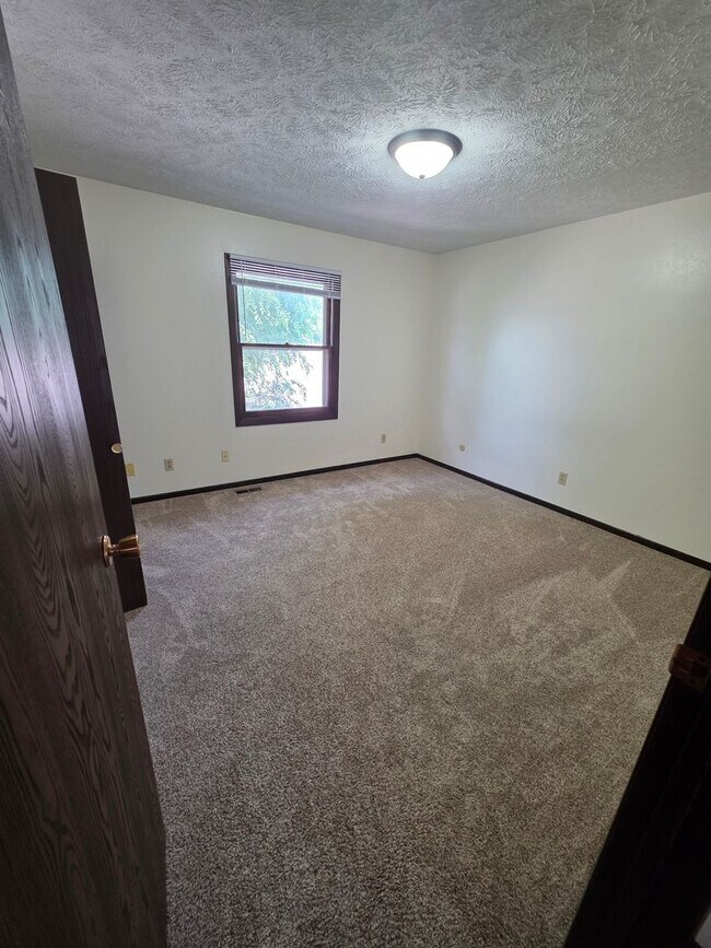 Building Photo - 509 Elm Ave