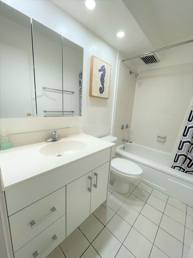 Building Photo - 1571 Piikoi St