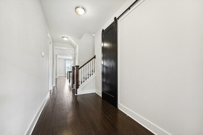 Building Photo - 1612 Tunnel St