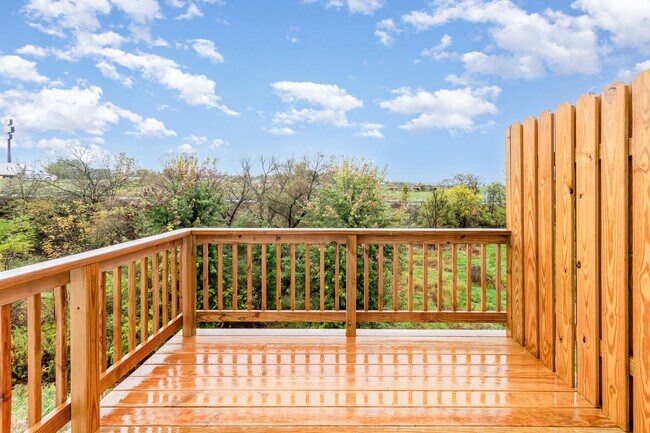 Building Photo - 7870 Briarwood Dr