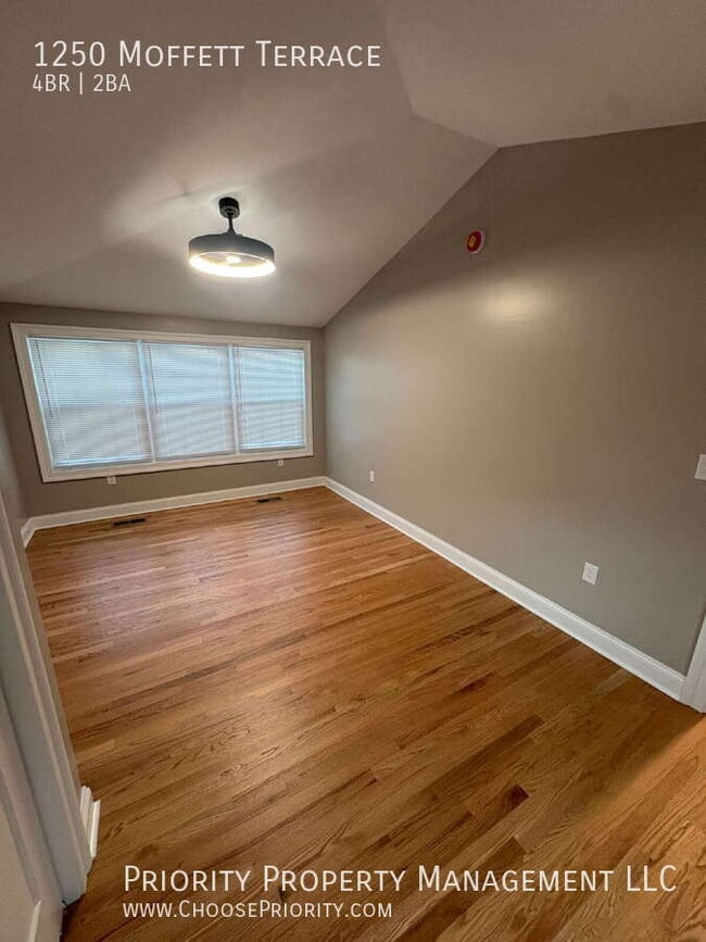 Building Photo - 1250 Moffett Terrace