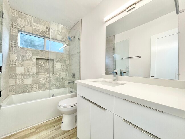 Building Photo - 634 Flower Ave Venice, CA 90291