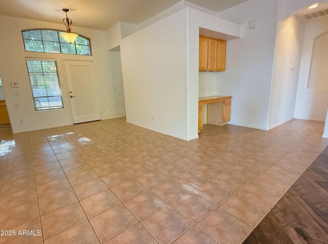 Building Photo - 2729 S Sorrelle