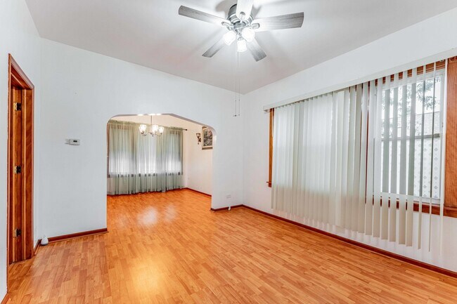 Building Photo - 2101 W 51st St