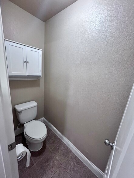 Building Photo - 1521 Applegate Way