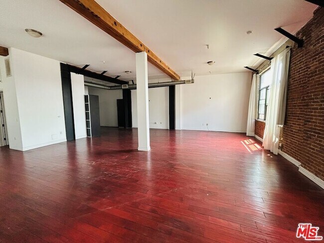 Building Photo - 652 Mateo St