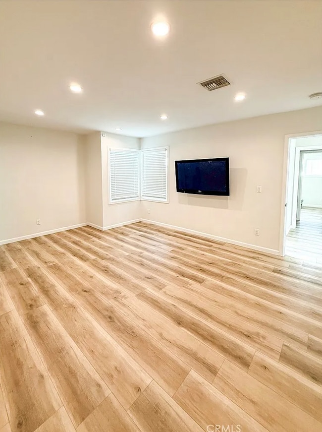 Building Photo - 10430 Densmore Ave