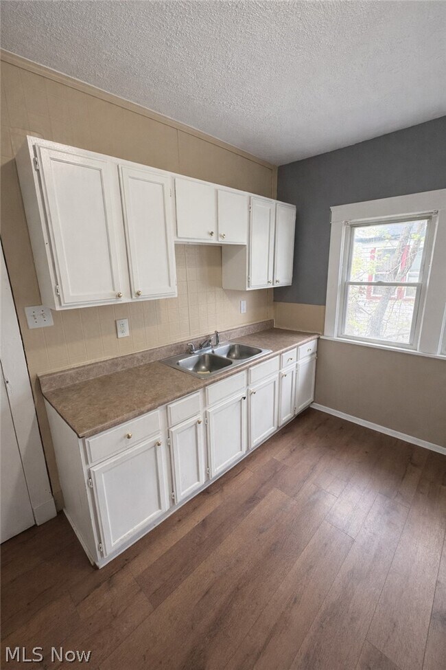 Building Photo - 13605 Gainsboro Ave