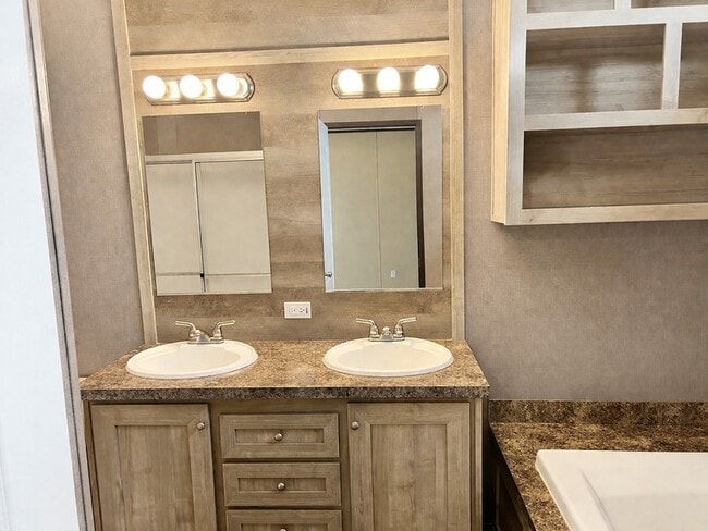 Building Photo - 12988 Gustavo Dr