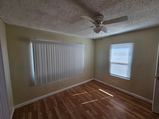 Building Photo - First Month Free!! Remodeled and Cute Manufactured Home in Central BHC