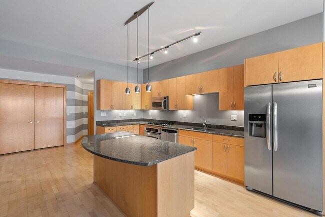 Building Photo - 401 N 2nd St