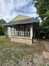 Building Photo - 332 Woodward Rd
