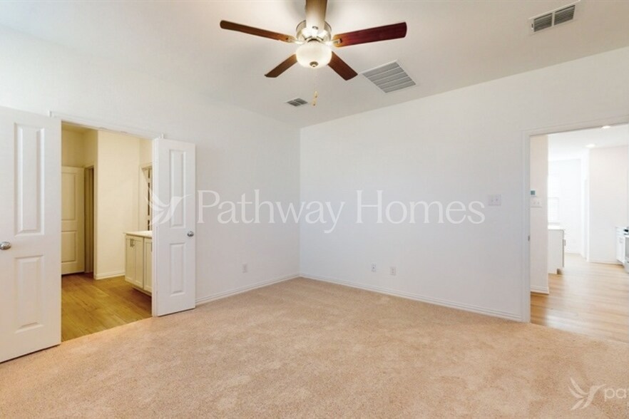 Building Photo - 944 Rusty Spur Ln