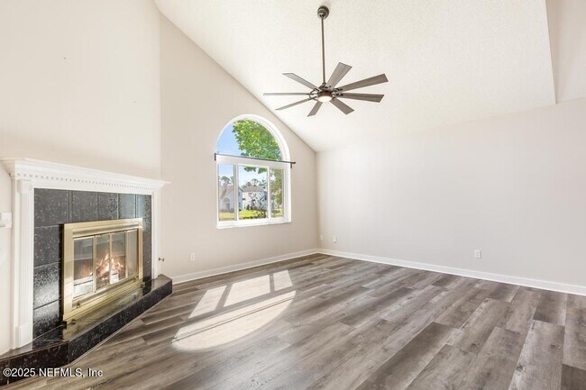 Building Photo - 2887 Lantana Lakes Dr