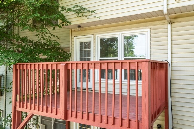 Building Photo - 3 Bedroom Townhouse Near Downtown Durham