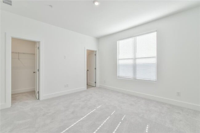 Building Photo - 490 Harmony Ter NW