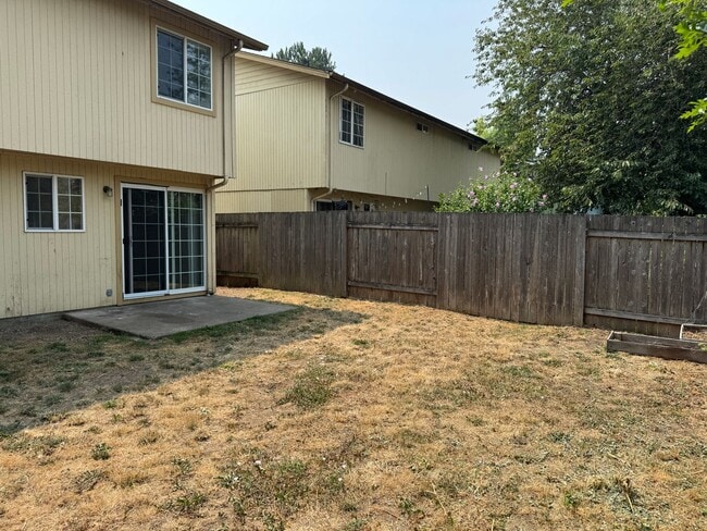 Building Photo - Freshly recently updated 3-bedroom 2-bathroom duplex with garage!