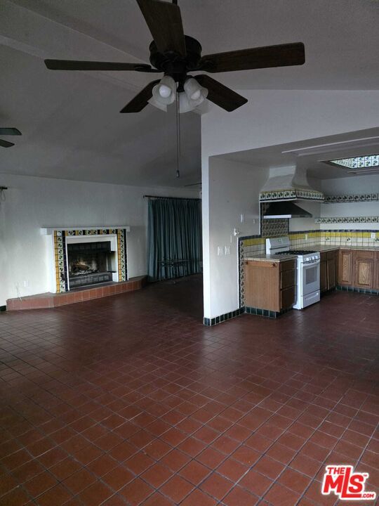 Building Photo - 17320 Grand Ave