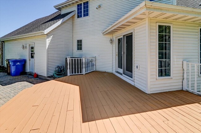 Building Photo - Beautifully updated 4 bedroom home in Southbridge, Waunakee