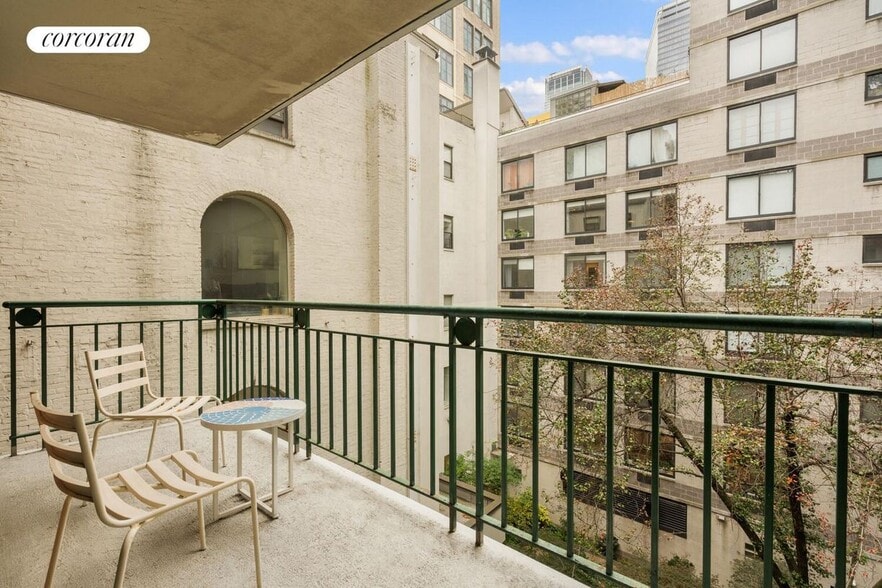 Building Photo - 311 Greenwich St