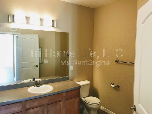 Building Photo - 10184 Park Meadows Dr