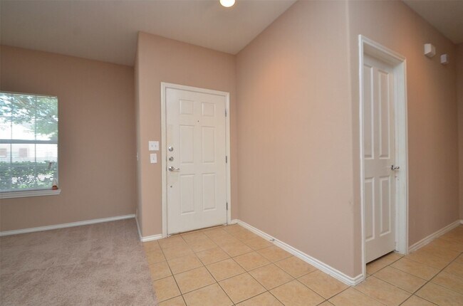 Building Photo - 915 Butterfly Ln