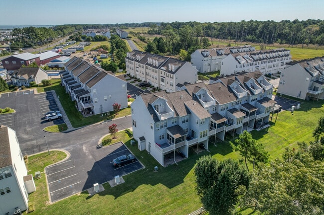 Building Photo - Fairfield Townhome