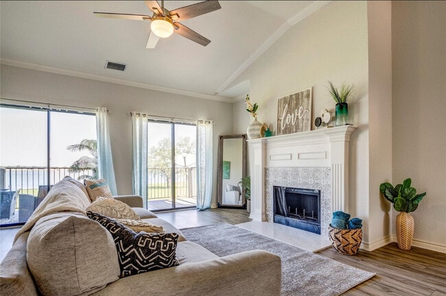 Building Photo - 1916 Signal Ridge Pl