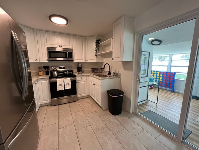 Building Photo - 1744 10th St SW