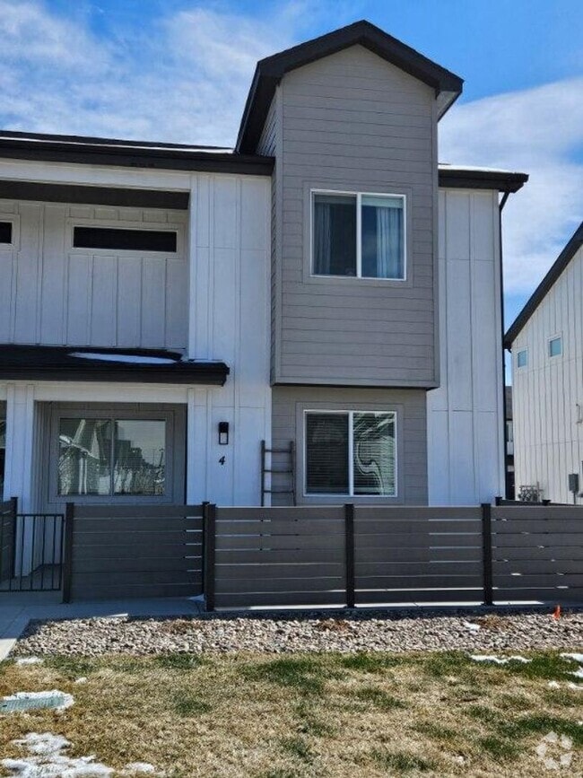 Building Photo - Beautiful 3 bedroom Condo